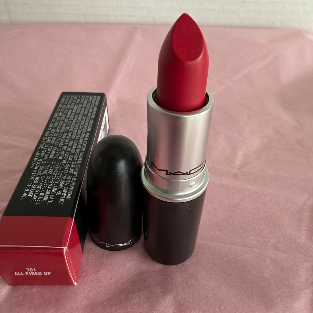 New in Box Mac Retro Matte Lipstick in 701 “All Fired Up” a Bright Fuchsia Matte
